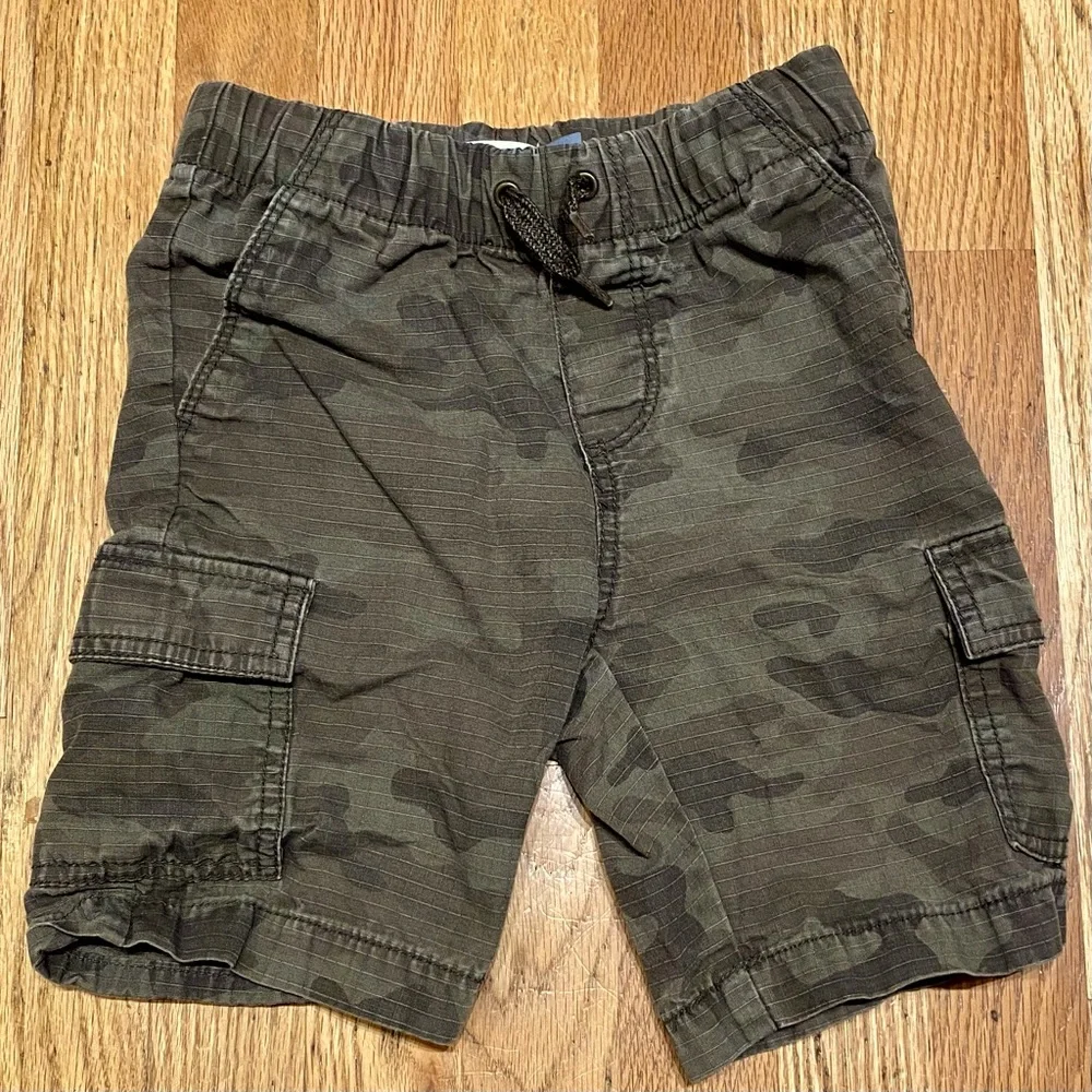 Old Navy Olive Camo Cargo Shorts